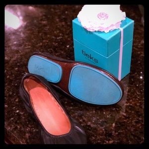 EUC Matte Black Tieks Size 8